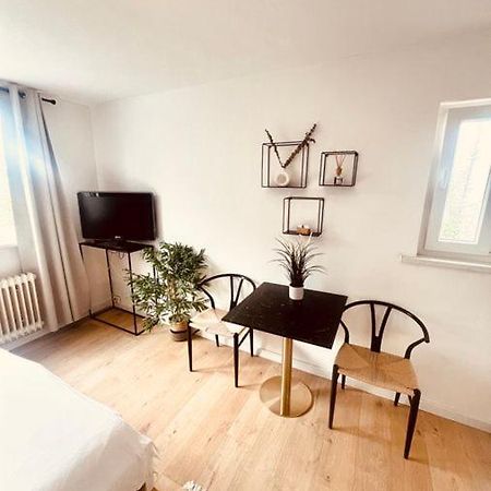 Ferienwohnung An Der Uniklinik Mit Eigener Kueche Und Renoviertem Badezimmer Homburg  Esterno foto
