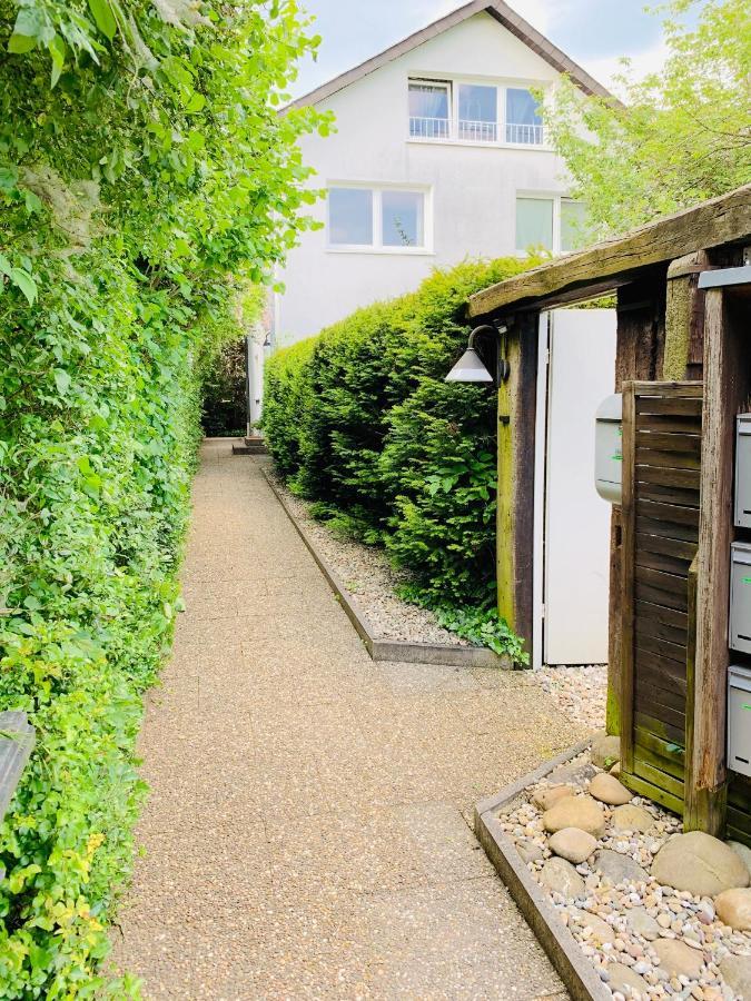 Ferienwohnung An Der Uniklinik Mit Eigener Kueche Und Renoviertem Badezimmer Homburg  Esterno foto
