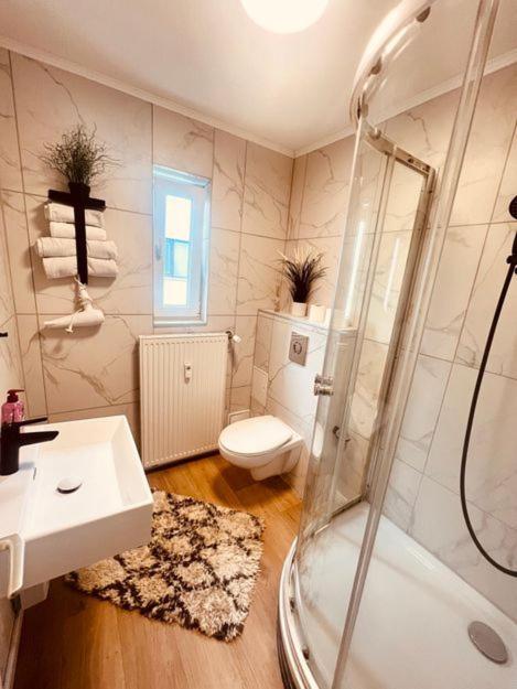 Ferienwohnung An Der Uniklinik Mit Eigener Kueche Und Renoviertem Badezimmer Homburg  Esterno foto