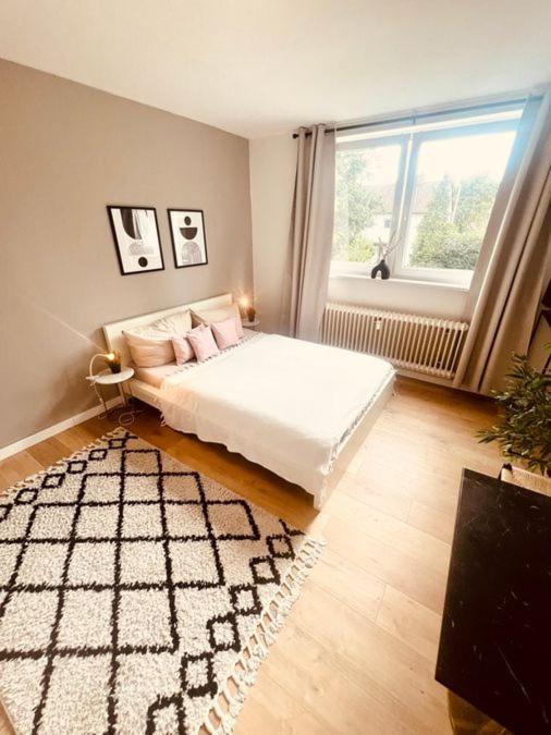 Ferienwohnung An Der Uniklinik Mit Eigener Kueche Und Renoviertem Badezimmer Homburg  Esterno foto