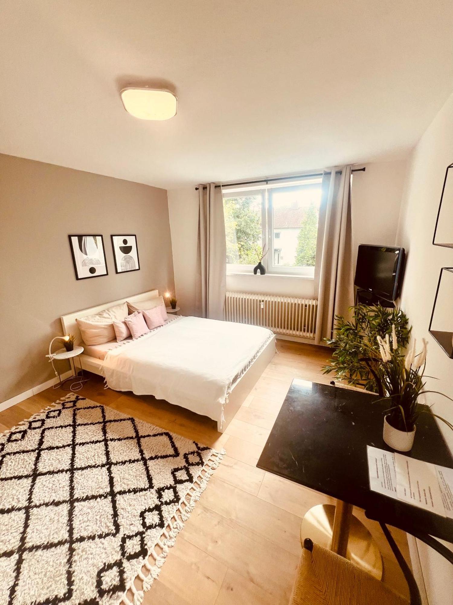 Ferienwohnung An Der Uniklinik Mit Eigener Kueche Und Renoviertem Badezimmer Homburg  Esterno foto